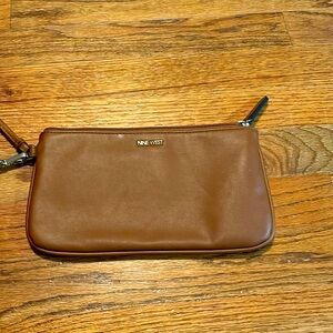 A cute little wristlet you’ll love😍.